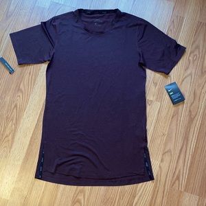 Maroon Nike men’s shirt